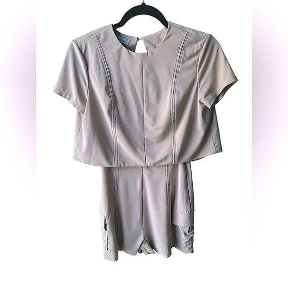 Mistress Rocks Shorts Romper with short sleeve crop top size medium in pale pink - Picture 3 of 13